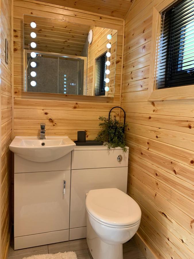 River Huts, Highland River Retreat With Hot Tub Inverness Exteriör bild
