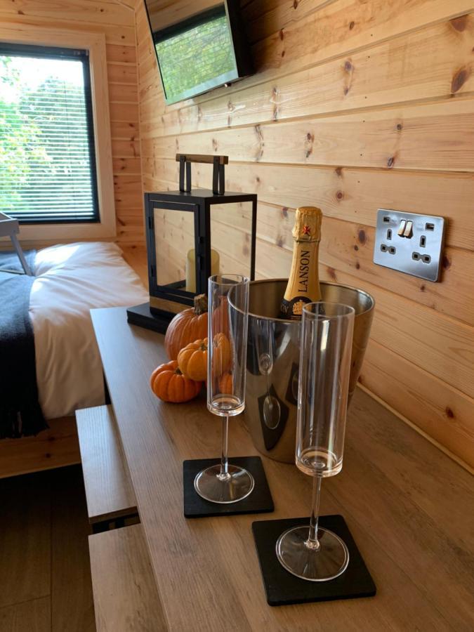 River Huts, Highland River Retreat With Hot Tub Inverness Exteriör bild