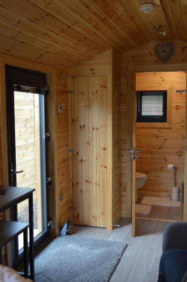 River Huts, Highland River Retreat With Hot Tub Inverness Exteriör bild