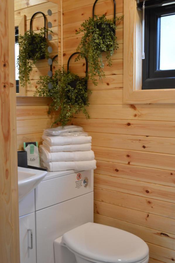 River Huts, Highland River Retreat With Hot Tub Inverness Exteriör bild