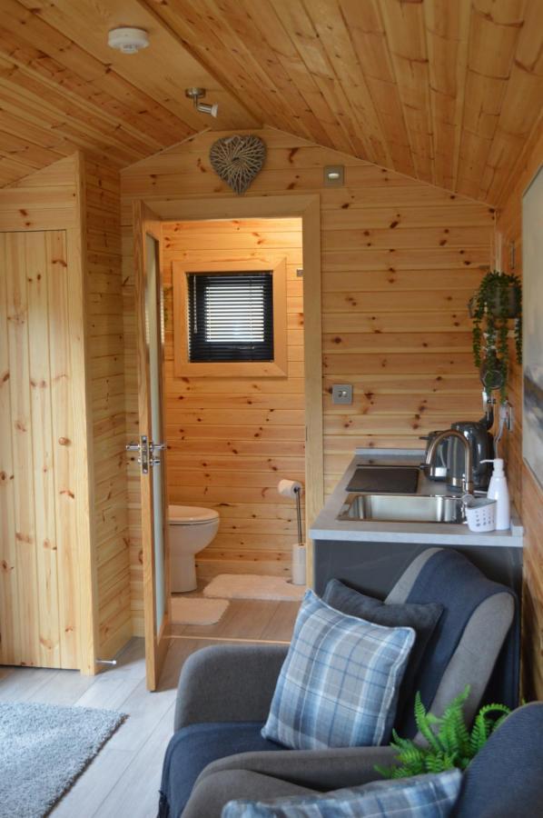 River Huts, Highland River Retreat With Hot Tub Inverness Exteriör bild