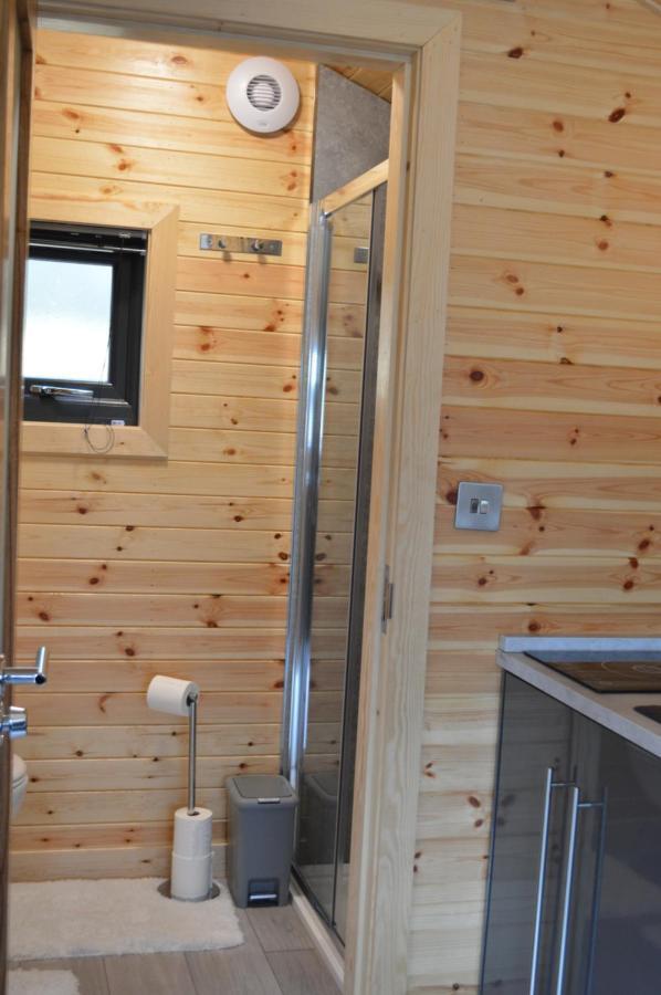 River Huts, Highland River Retreat With Hot Tub Inverness Exteriör bild
