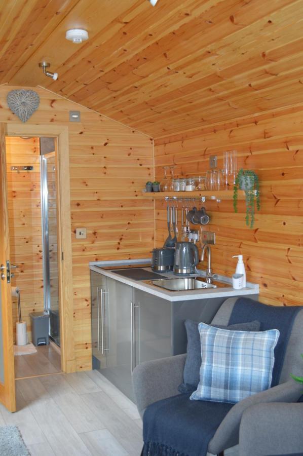 River Huts, Highland River Retreat With Hot Tub Inverness Exteriör bild